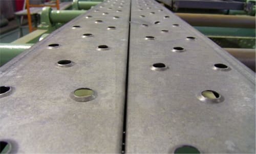 秋元産業株式会社の足場材料のケレン