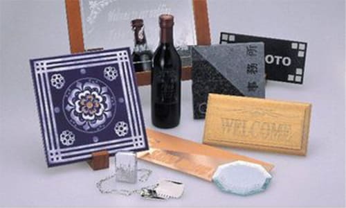 秋元産業株式会社の彫刻02