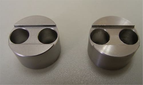 秋元産業株式会社のバリ取り02