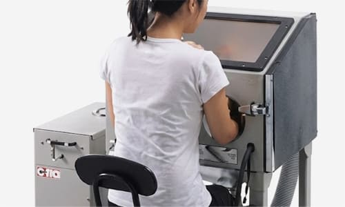 秋元産業株式会社のブラスト装置