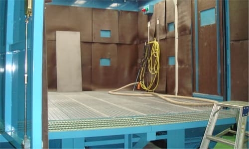 秋元産業株式会社のブラストルーム02